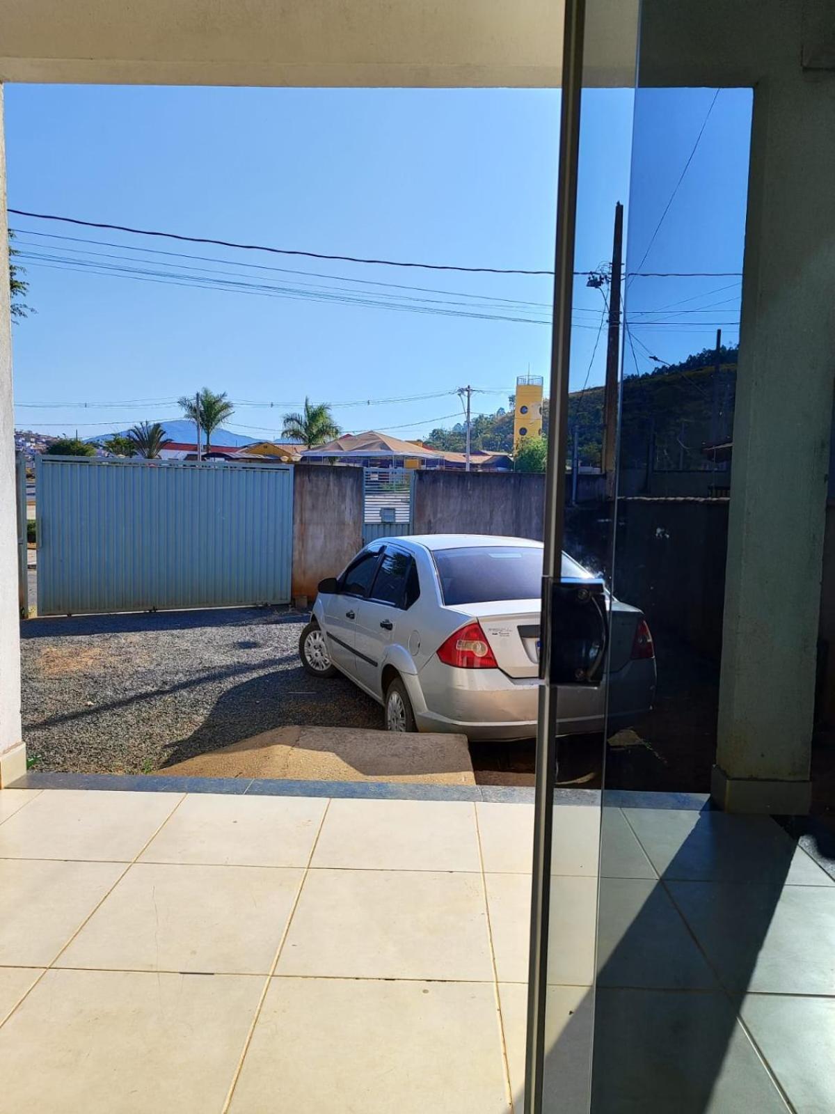 Casa Espacosa Em Frente A Pracinha Capitólio المظهر الخارجي الصورة